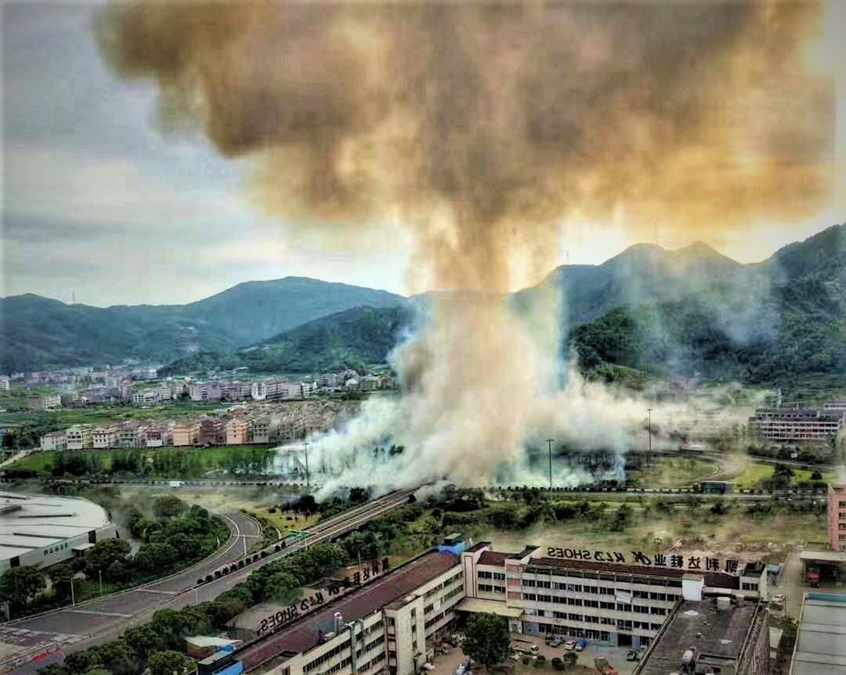 浙江省で、タンクローリーが爆発！