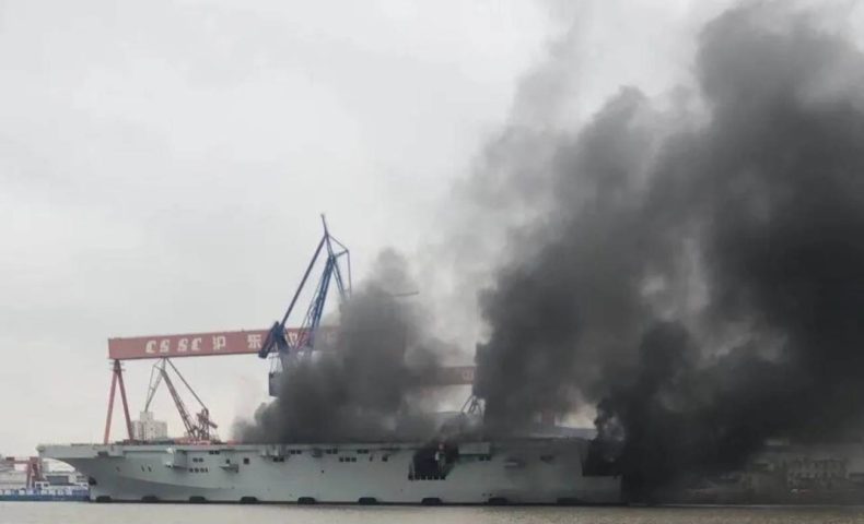 黒焦げになってしまった中国海軍初の大型強襲揚陸艦｜2020年04月12日